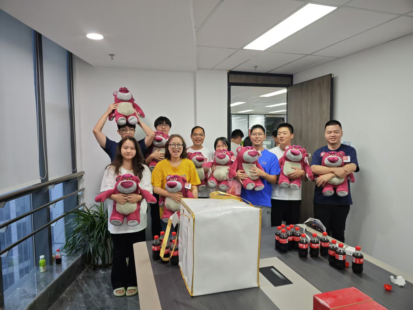 cb28a9e2-3ee1-4521-bc7f-456a2778020b.jpg